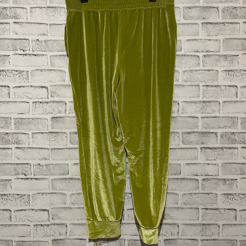 Women’s Fabletics lime green velour super soft drawstring jogger sweatpants XL - Picture 2 of 4